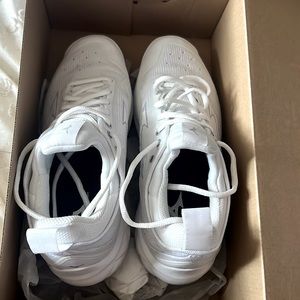 wave luminous 2 mizuno volleyball shoes